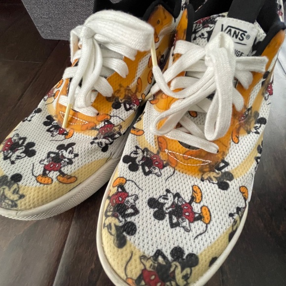 Vans X Disney Mickey Mouse Ultra Range First Edition Men’s 9.5 - Picture 9 of 12